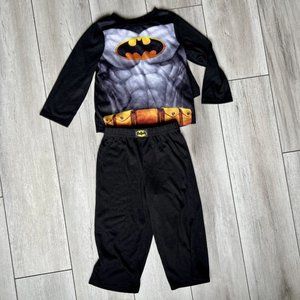 Boys Batman pajama with removable cape! SIZE 2T